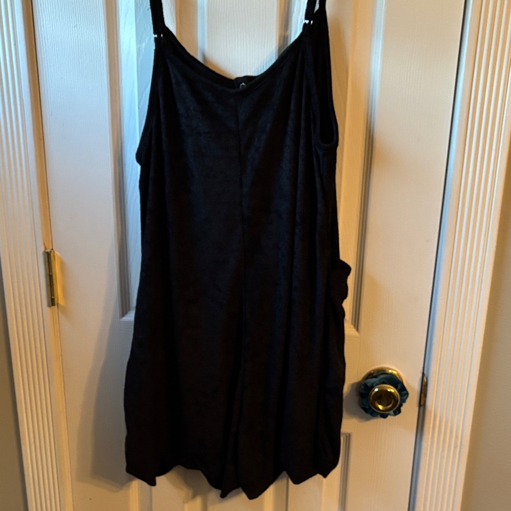Black Sleeveless romper - Picture 3 of 3